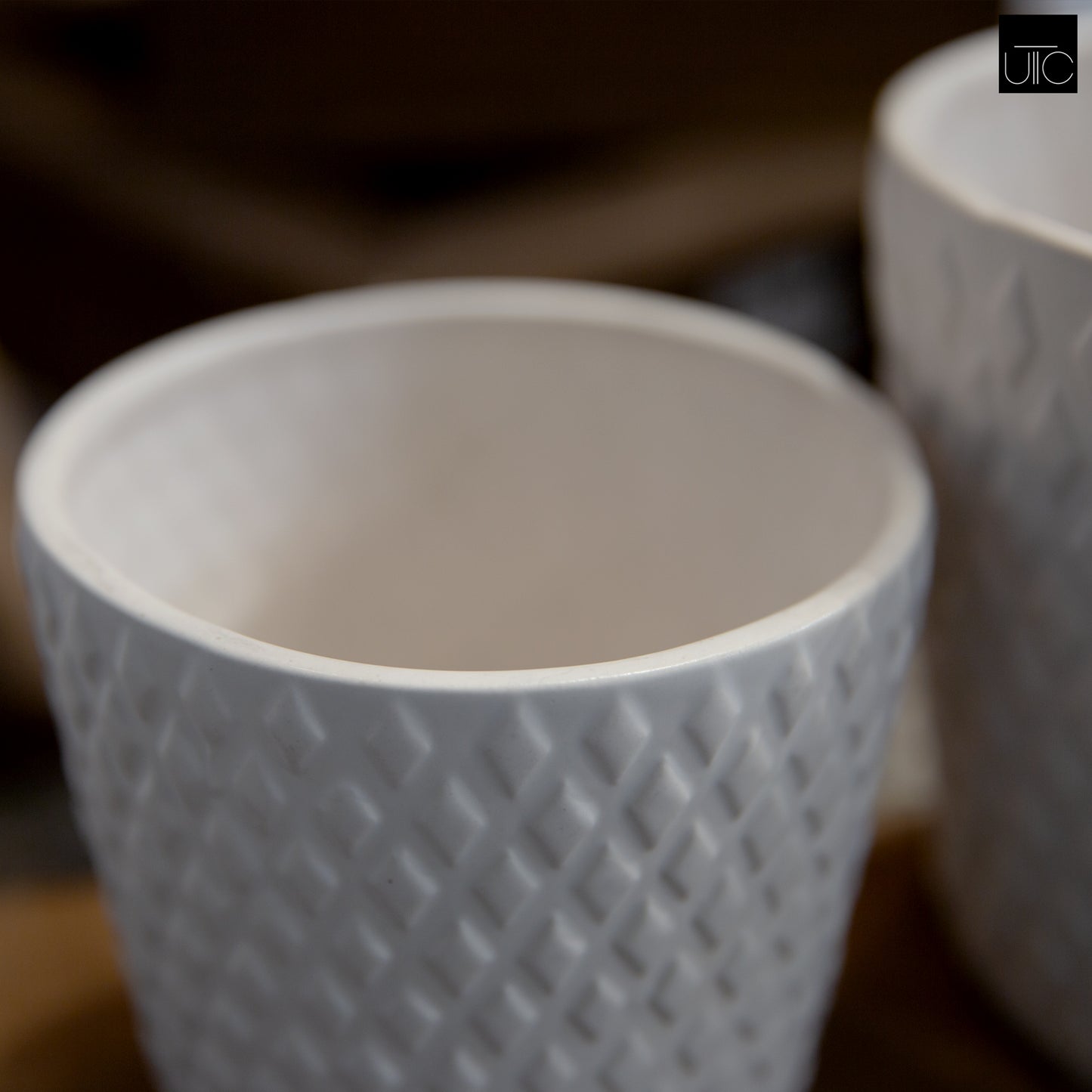 Ceramic Round Pot Matte Finish White-6.00"H -202